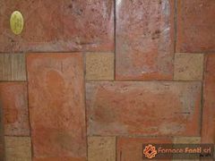 tavella rossa con tozzetto giallo