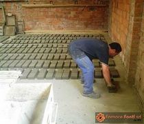 Stampaggio mattoni a mano38