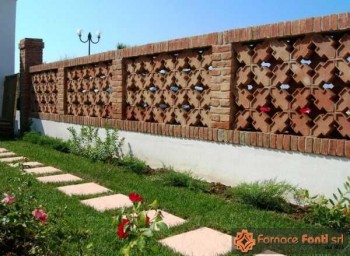 recinzione con frangisole a mano nuovo