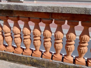 particolare restauro poggiolo sul lago maggiore