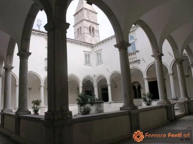 Restauro di pavimentazione a scacchiera con tavella rossa e gialla