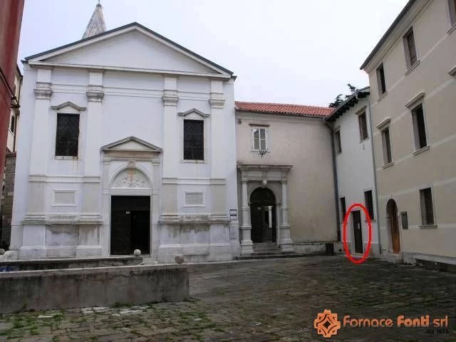 Restauro di pavimentazione a scacchiera con tavella rossa e gialla