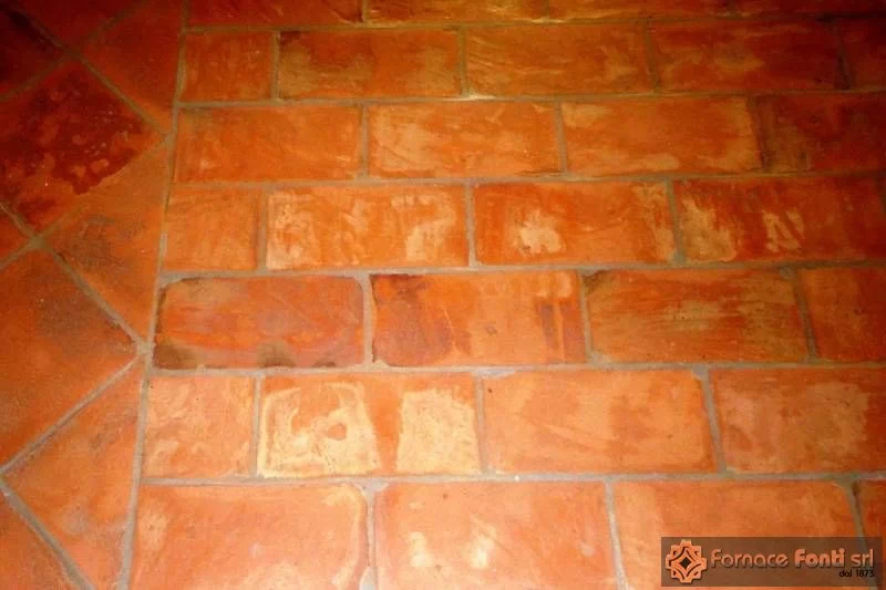 Restauro con tavella a mano lavata